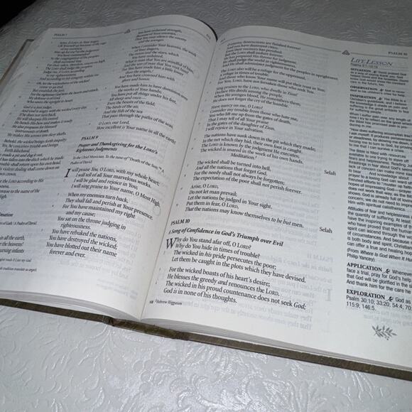 The Inspirational Study Bible by Max Lucado 1991 Hardcover NKJV Life Lessons God - Picture 6 of 13